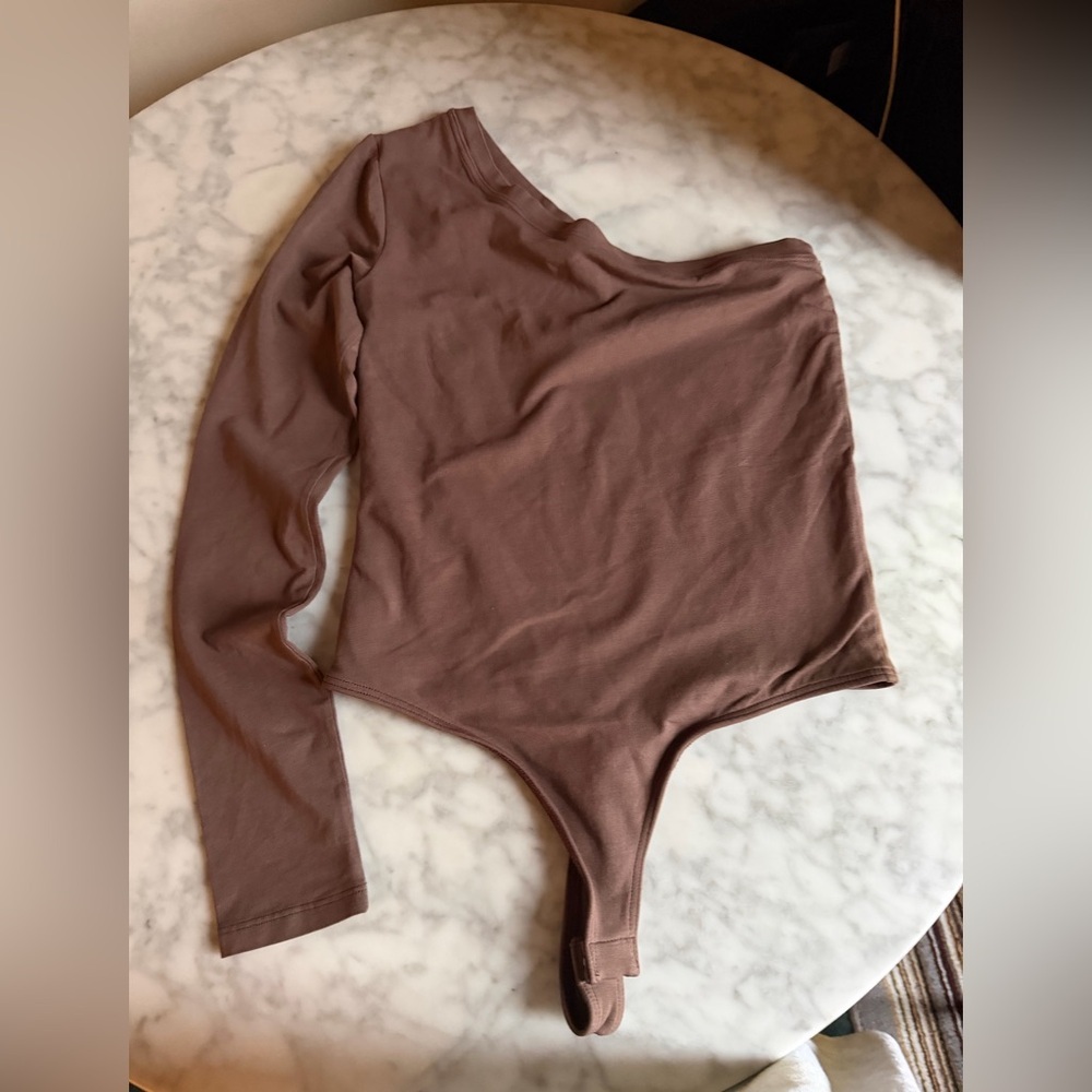 Clyque One Shoulder Long Sleeve Bodysuit in Chocolate Brown Everyday Basic